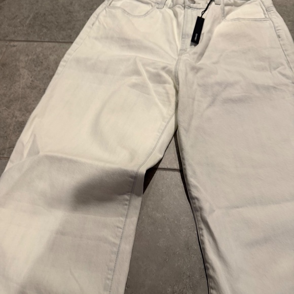 J Brand Joan Crop Jean in Vanish Destruct Wash Size 30 - Picture 2 of 7